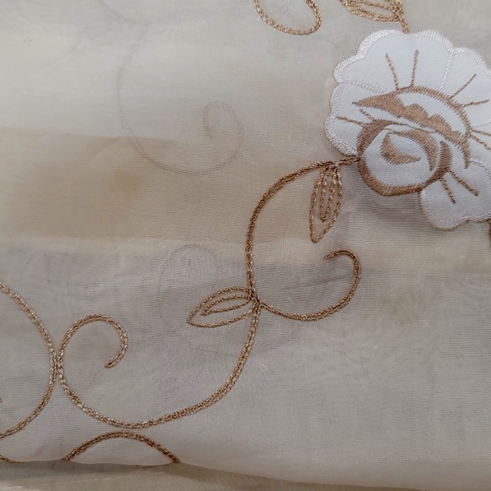 Tablecloth - Picture 6 of 6